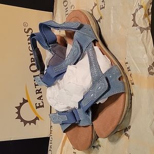 NWOT Earth Origins Barkley Sandals